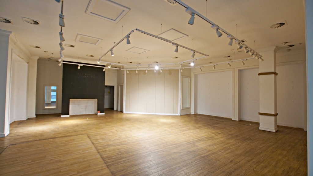 Narożny przestronny lokal handlowy 157,6 m2 w Galerii Atrium Mosty